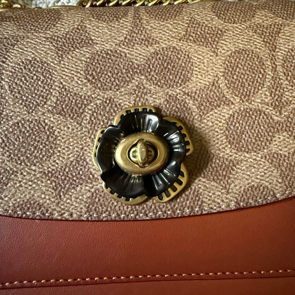 Coach Madison - image 8